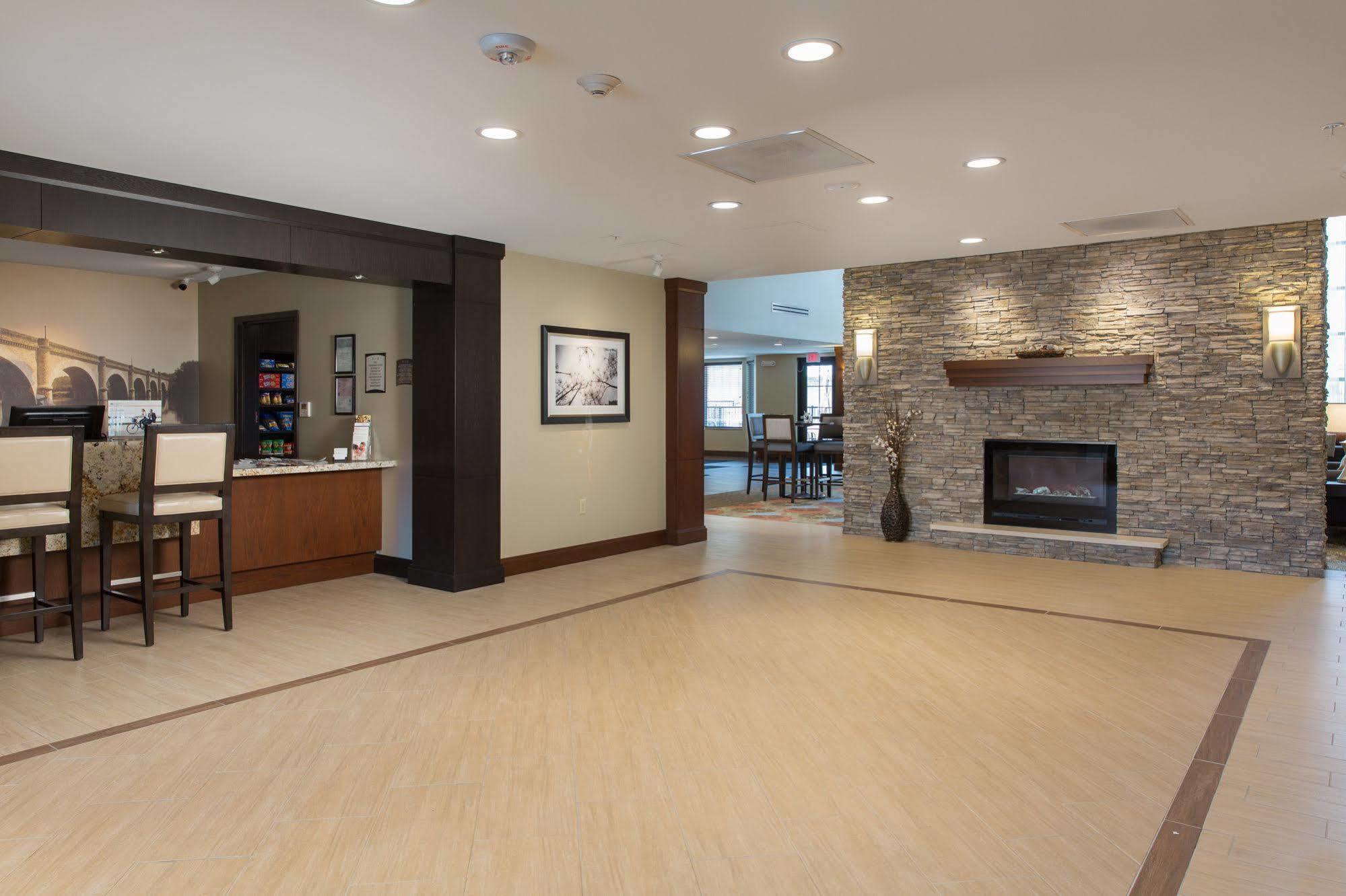 Staybridge Suites Corona South By Ihg Extérieur photo